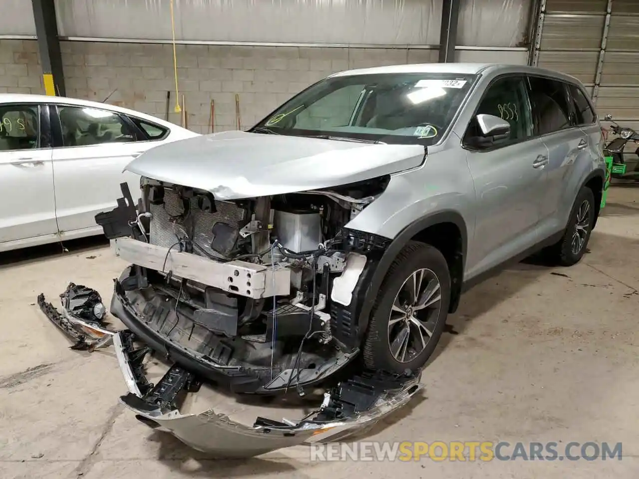 2 Photograph of a damaged car 5TDBZRFH4KS918625 TOYOTA HIGHLANDER 2019