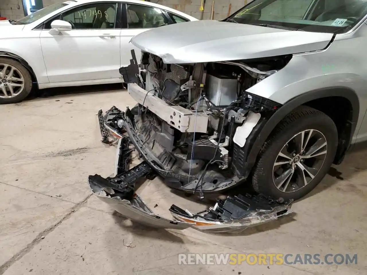 9 Photograph of a damaged car 5TDBZRFH4KS918625 TOYOTA HIGHLANDER 2019