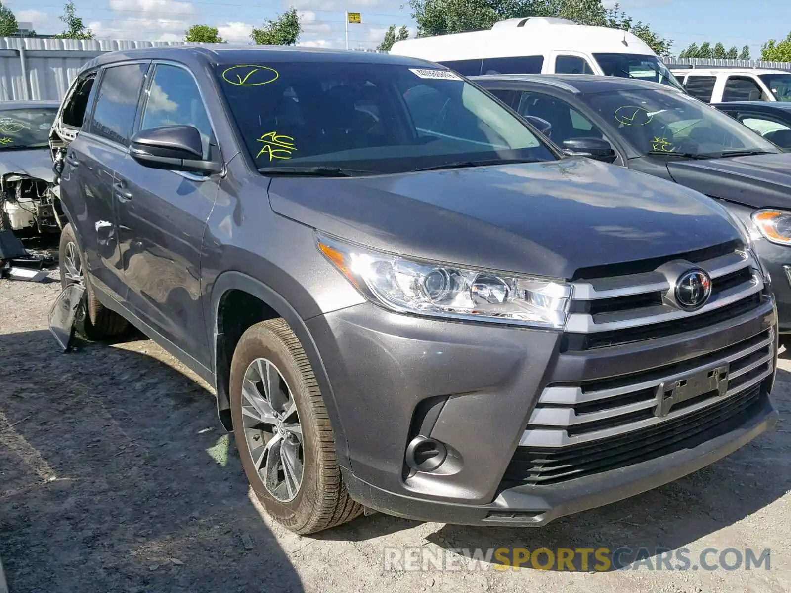 1 Photograph of a damaged car 5TDBZRFH4KS920973 TOYOTA HIGHLANDER 2019