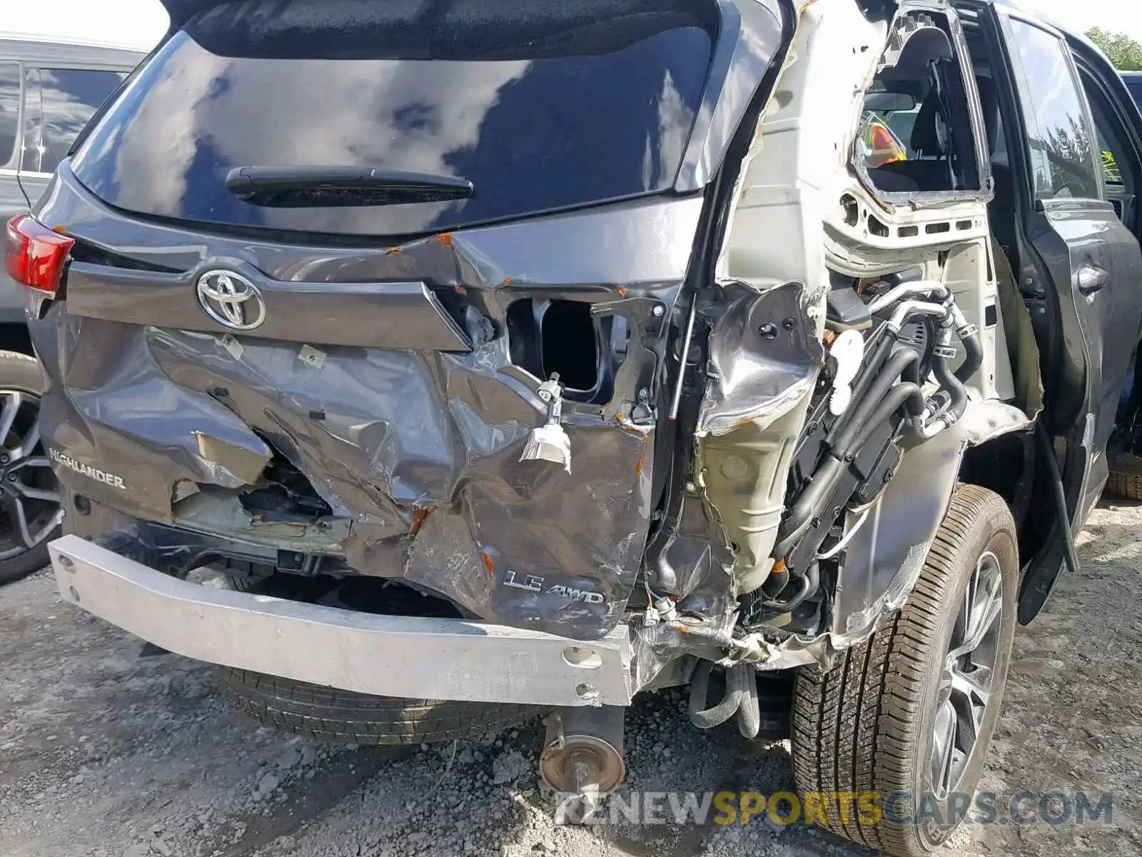 9 Photograph of a damaged car 5TDBZRFH4KS920973 TOYOTA HIGHLANDER 2019