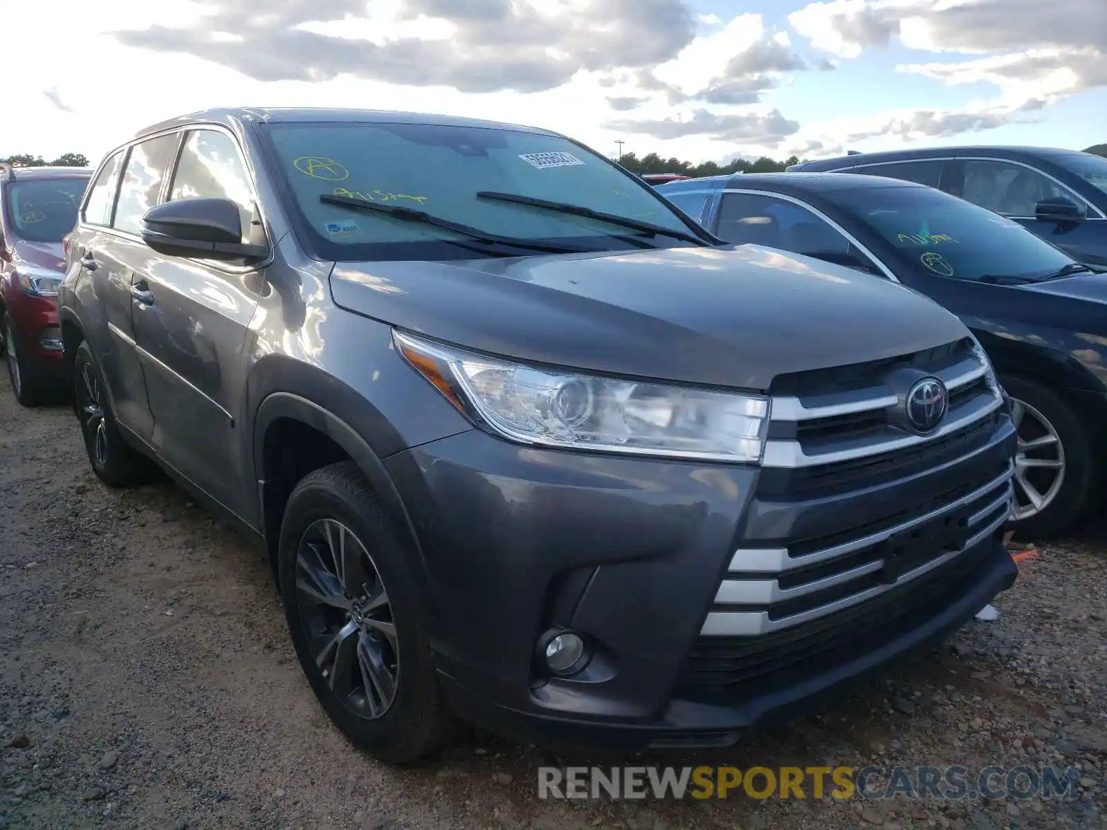 1 Photograph of a damaged car 5TDBZRFH4KS922321 TOYOTA HIGHLANDER 2019