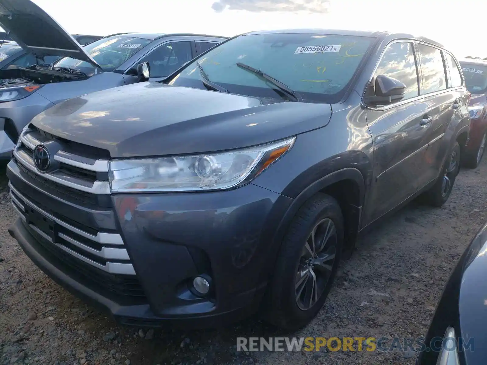 2 Photograph of a damaged car 5TDBZRFH4KS922321 TOYOTA HIGHLANDER 2019