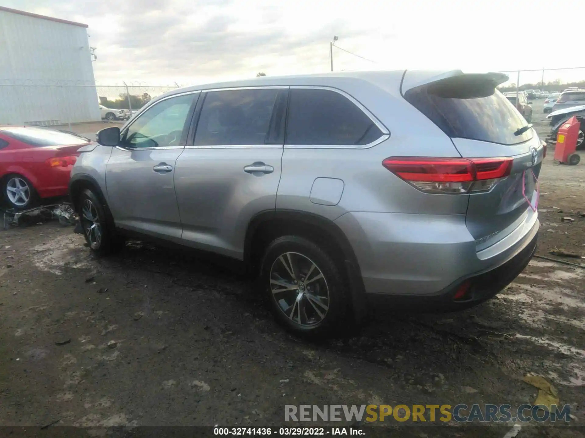 3 Photograph of a damaged car 5TDBZRFH4KS922691 TOYOTA HIGHLANDER 2019