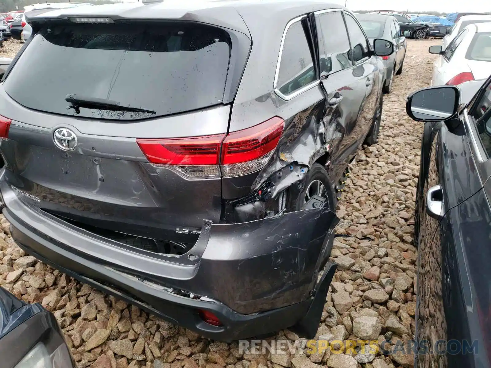 9 Photograph of a damaged car 5TDBZRFH4KS931178 TOYOTA HIGHLANDER 2019