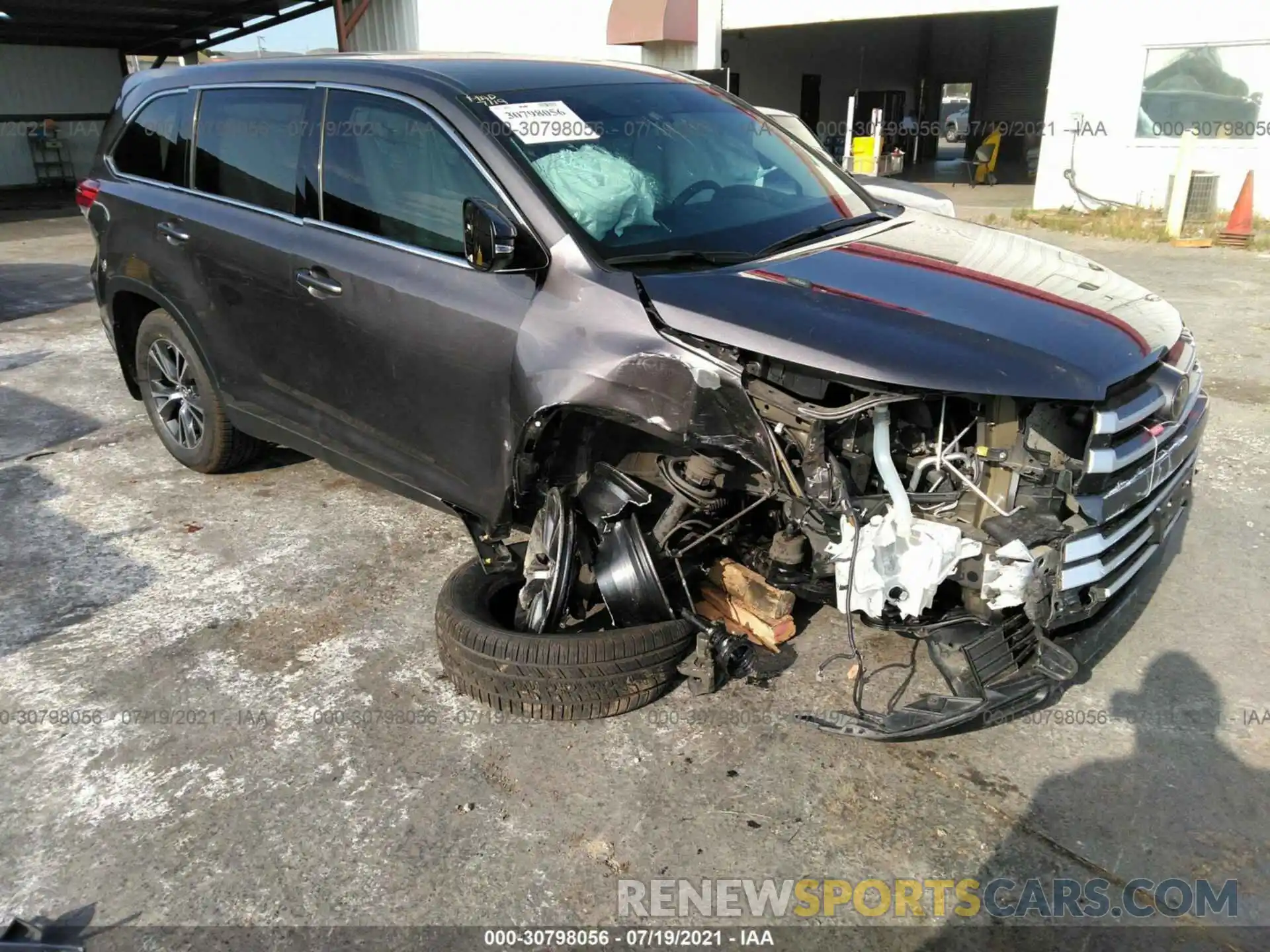 1 Photograph of a damaged car 5TDBZRFH4KS944187 TOYOTA HIGHLANDER 2019