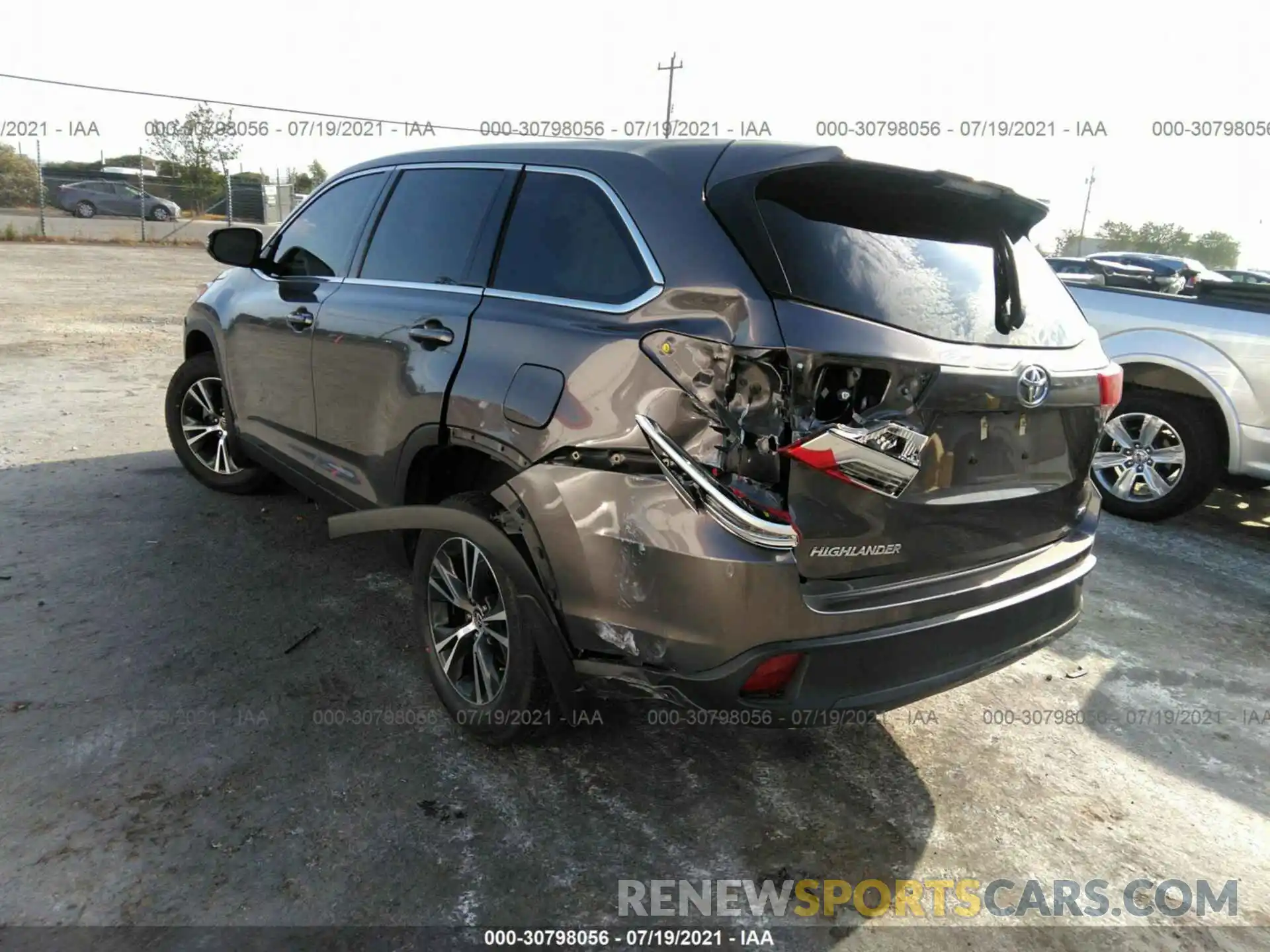 3 Photograph of a damaged car 5TDBZRFH4KS944187 TOYOTA HIGHLANDER 2019