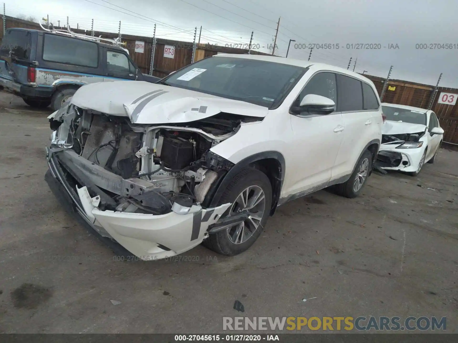 2 Photograph of a damaged car 5TDBZRFH4KS944951 TOYOTA HIGHLANDER 2019