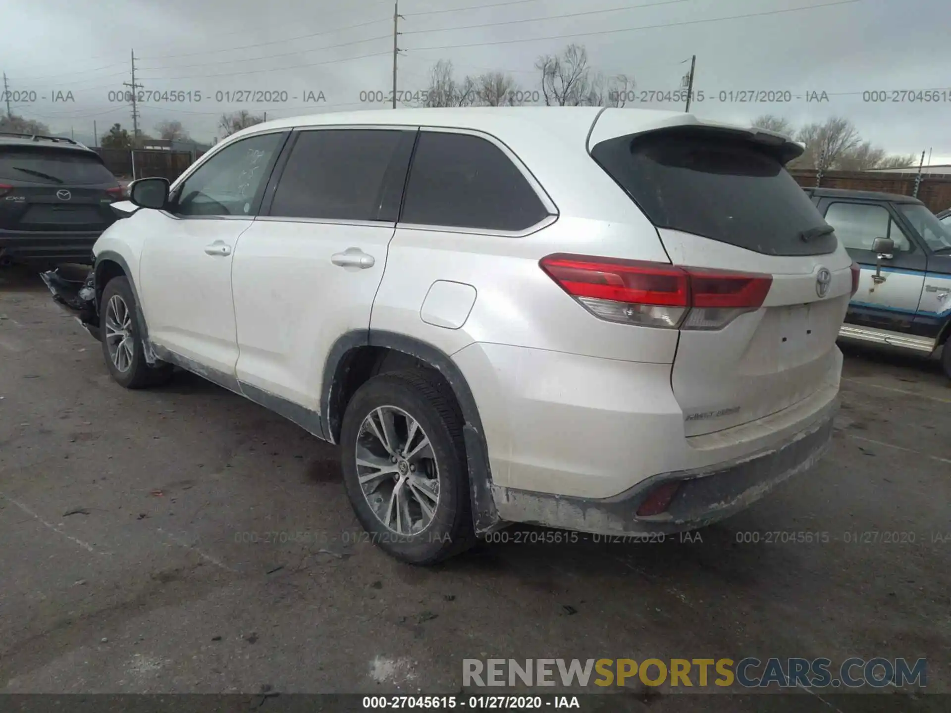 3 Photograph of a damaged car 5TDBZRFH4KS944951 TOYOTA HIGHLANDER 2019