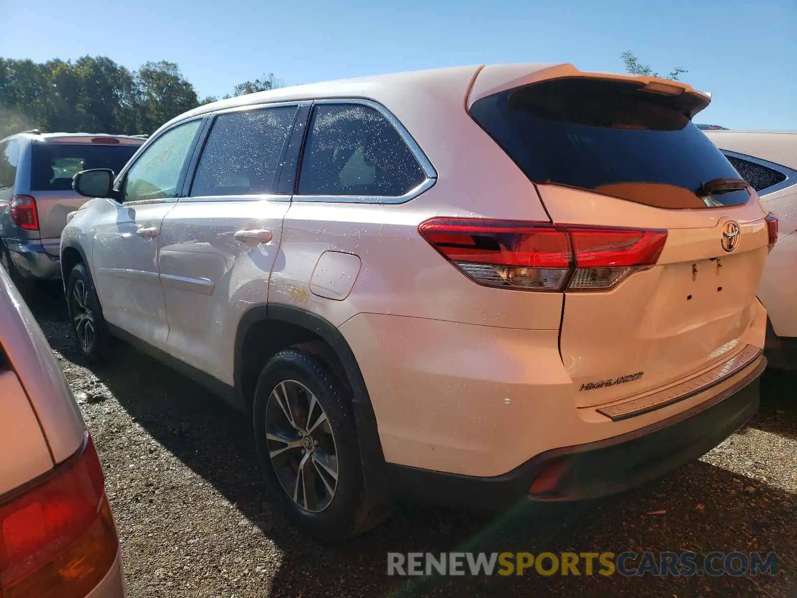 3 Photograph of a damaged car 5TDBZRFH4KS945873 TOYOTA HIGHLANDER 2019