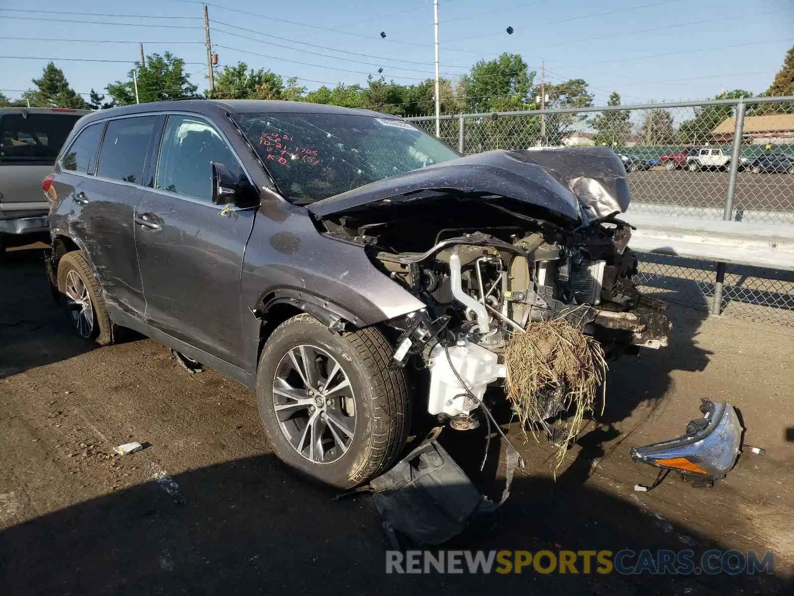 1 Photograph of a damaged car 5TDBZRFH4KS946151 TOYOTA HIGHLANDER 2019