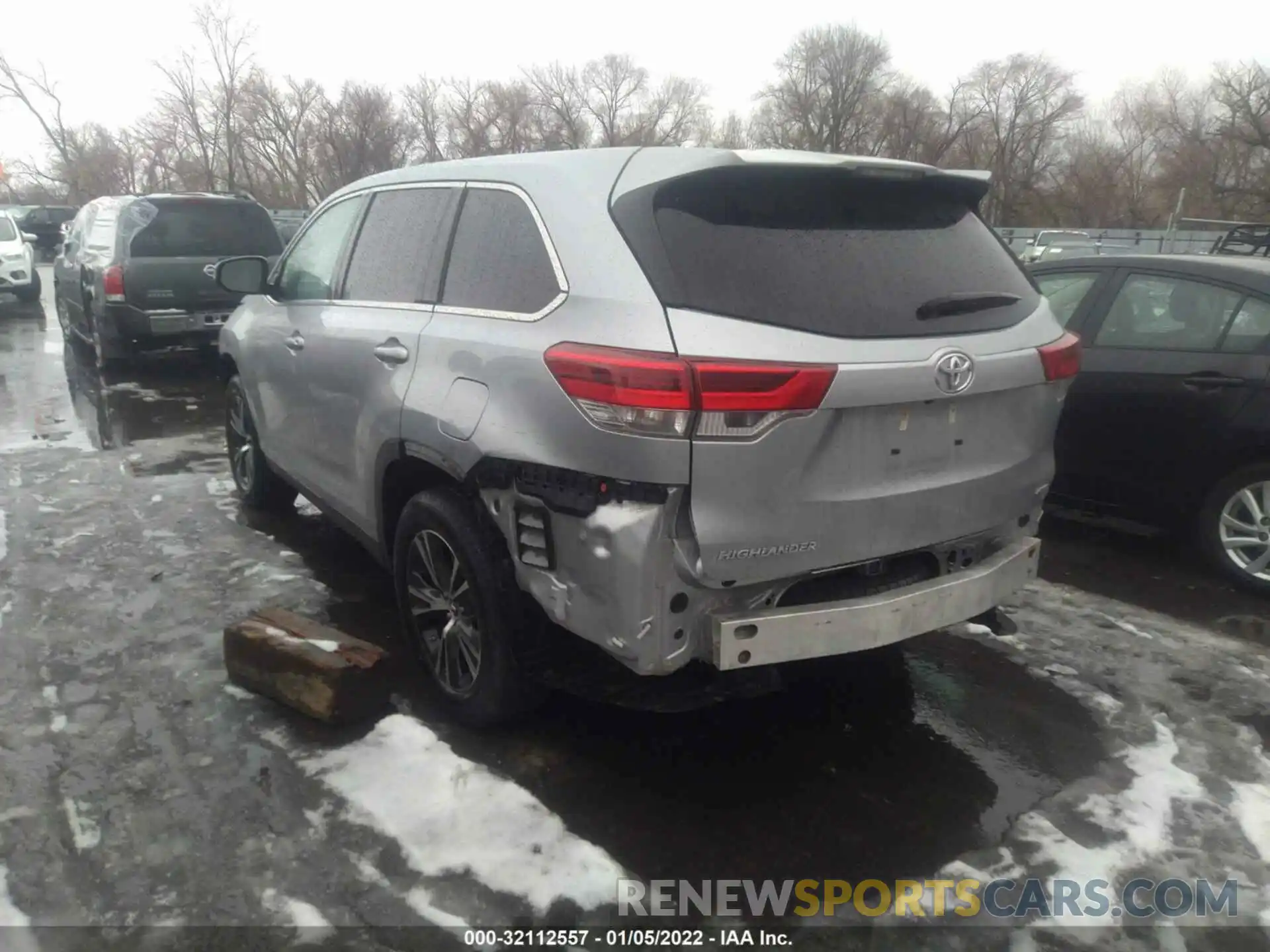 3 Photograph of a damaged car 5TDBZRFH4KS946313 TOYOTA HIGHLANDER 2019