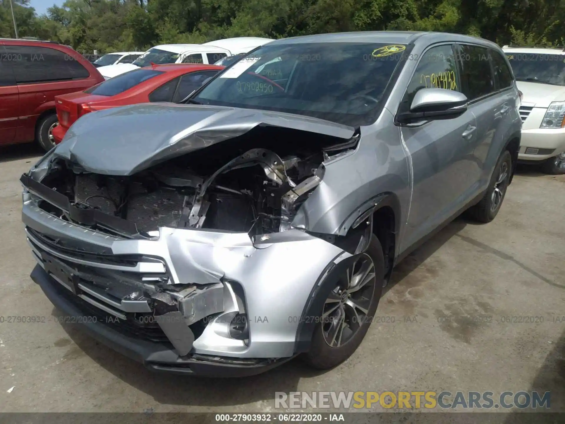 2 Photograph of a damaged car 5TDBZRFH4KS947428 TOYOTA HIGHLANDER 2019