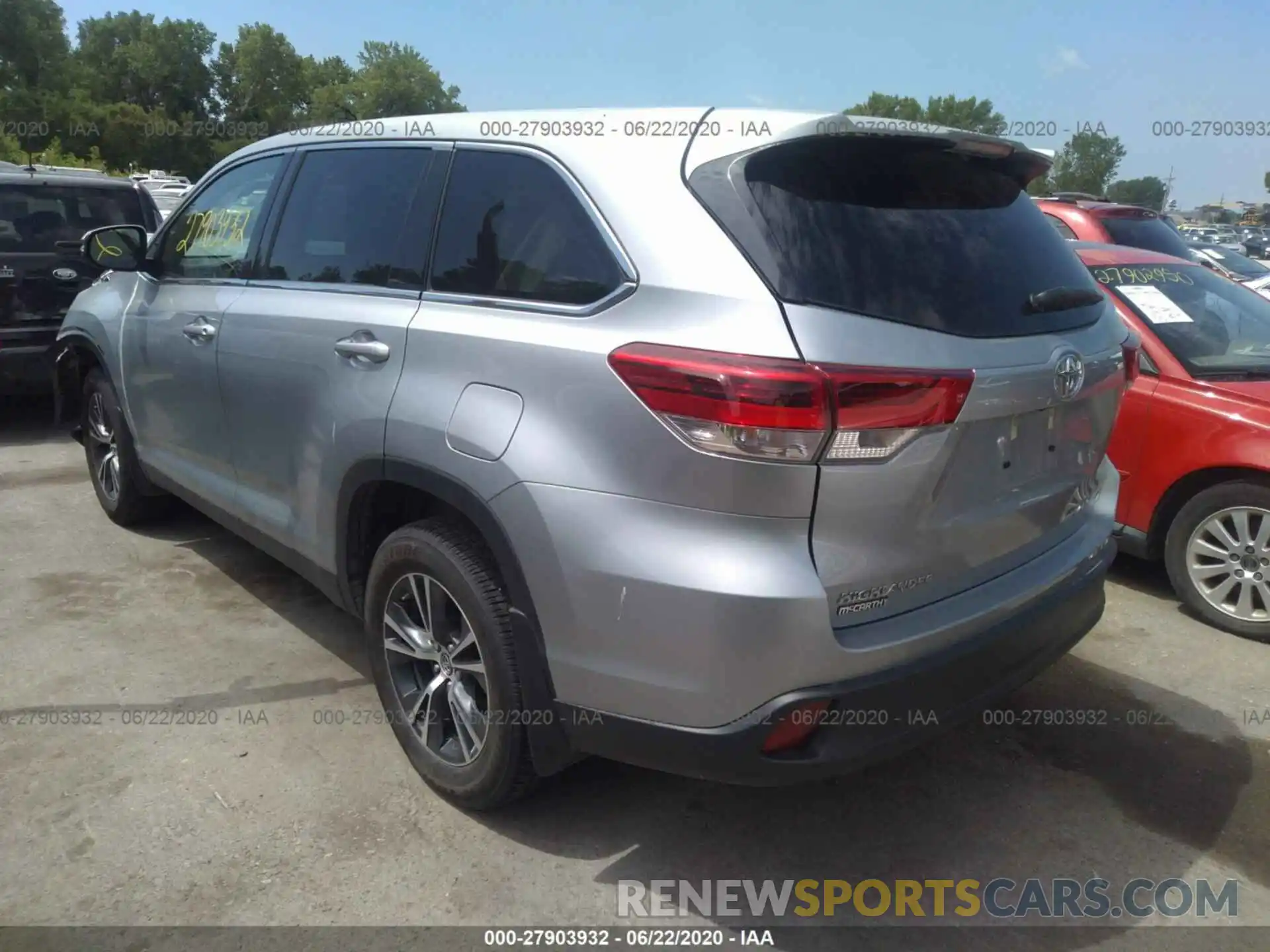 3 Photograph of a damaged car 5TDBZRFH4KS947428 TOYOTA HIGHLANDER 2019