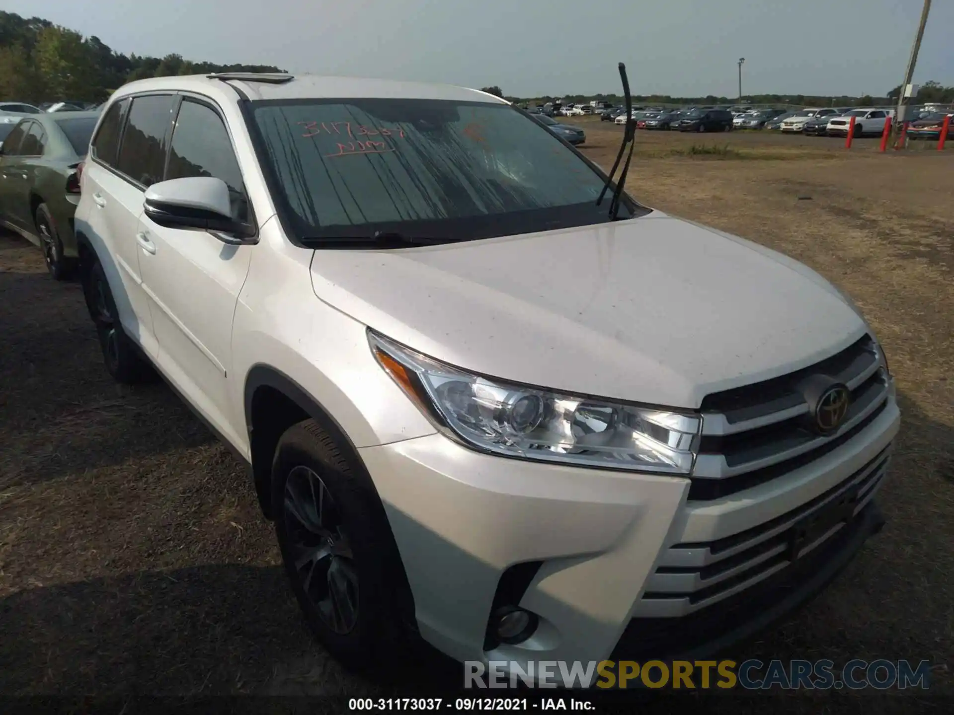 1 Photograph of a damaged car 5TDBZRFH4KS947560 TOYOTA HIGHLANDER 2019