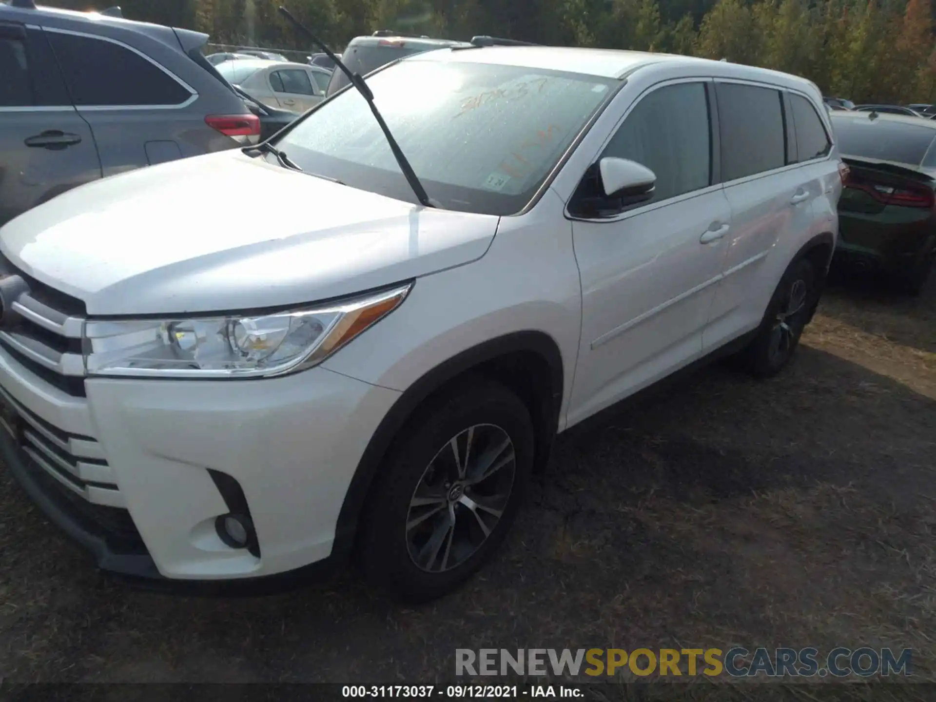 2 Photograph of a damaged car 5TDBZRFH4KS947560 TOYOTA HIGHLANDER 2019