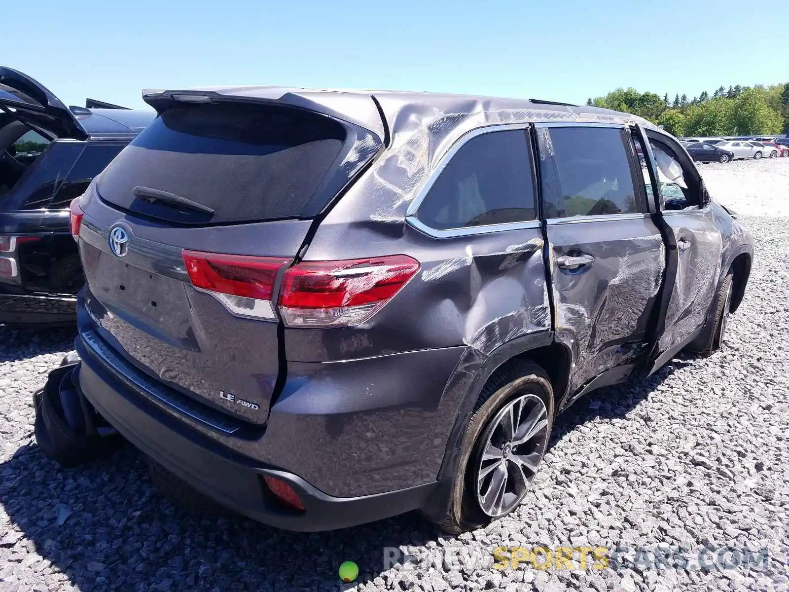 4 Photograph of a damaged car 5TDBZRFH4KS947879 TOYOTA HIGHLANDER 2019