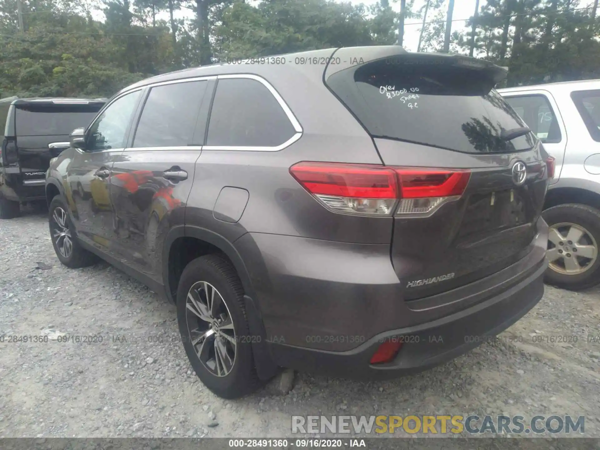 3 Photograph of a damaged car 5TDBZRFH4KS948935 TOYOTA HIGHLANDER 2019