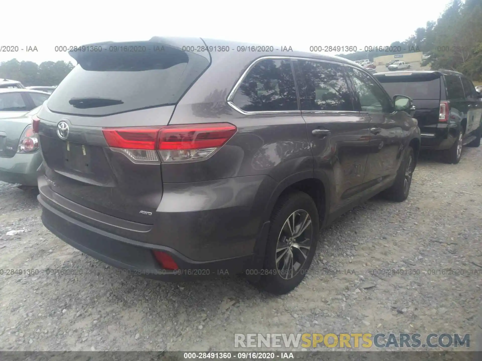 4 Photograph of a damaged car 5TDBZRFH4KS948935 TOYOTA HIGHLANDER 2019