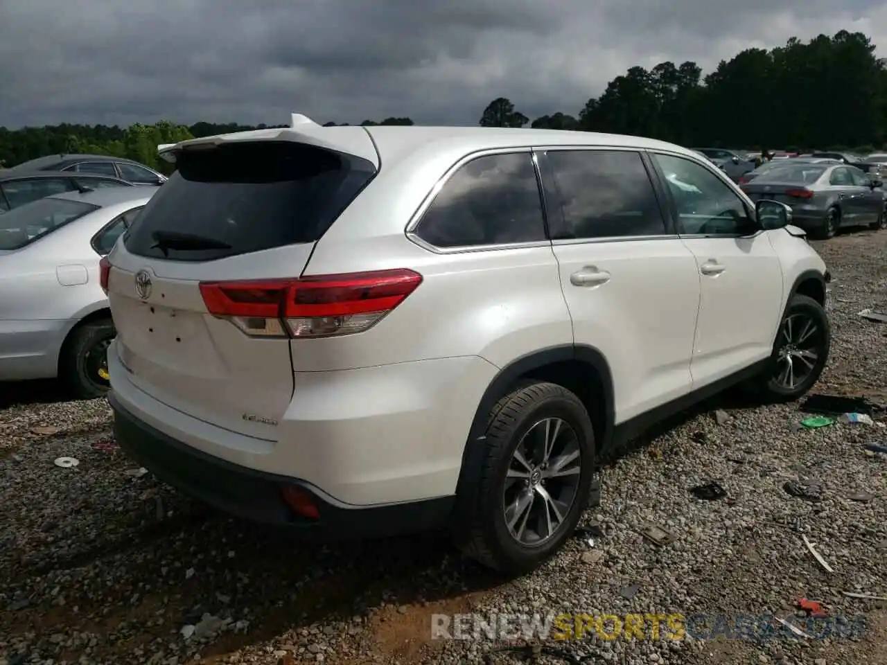 4 Photograph of a damaged car 5TDBZRFH4KS950412 TOYOTA HIGHLANDER 2019