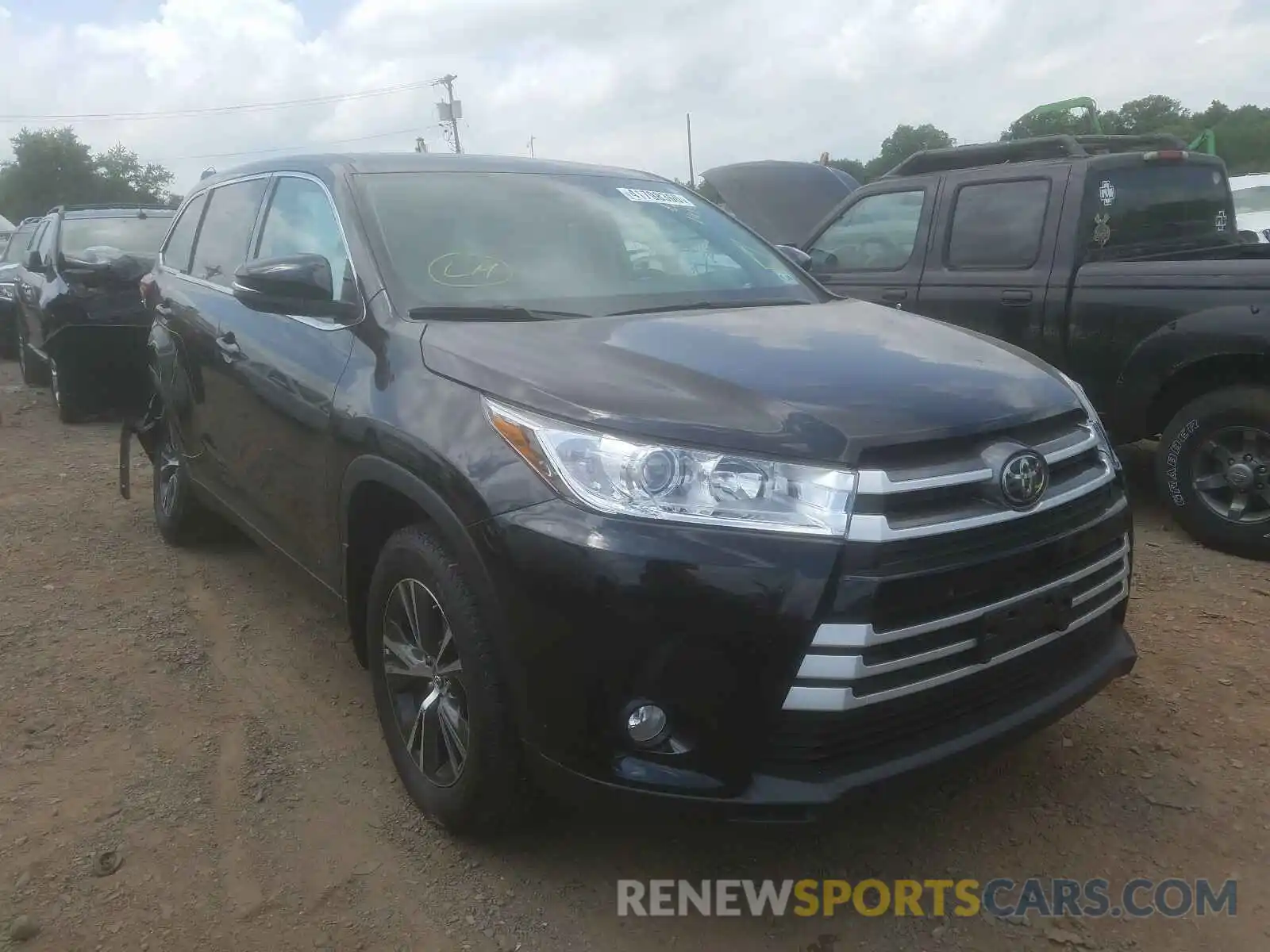 1 Photograph of a damaged car 5TDBZRFH4KS954895 TOYOTA HIGHLANDER 2019