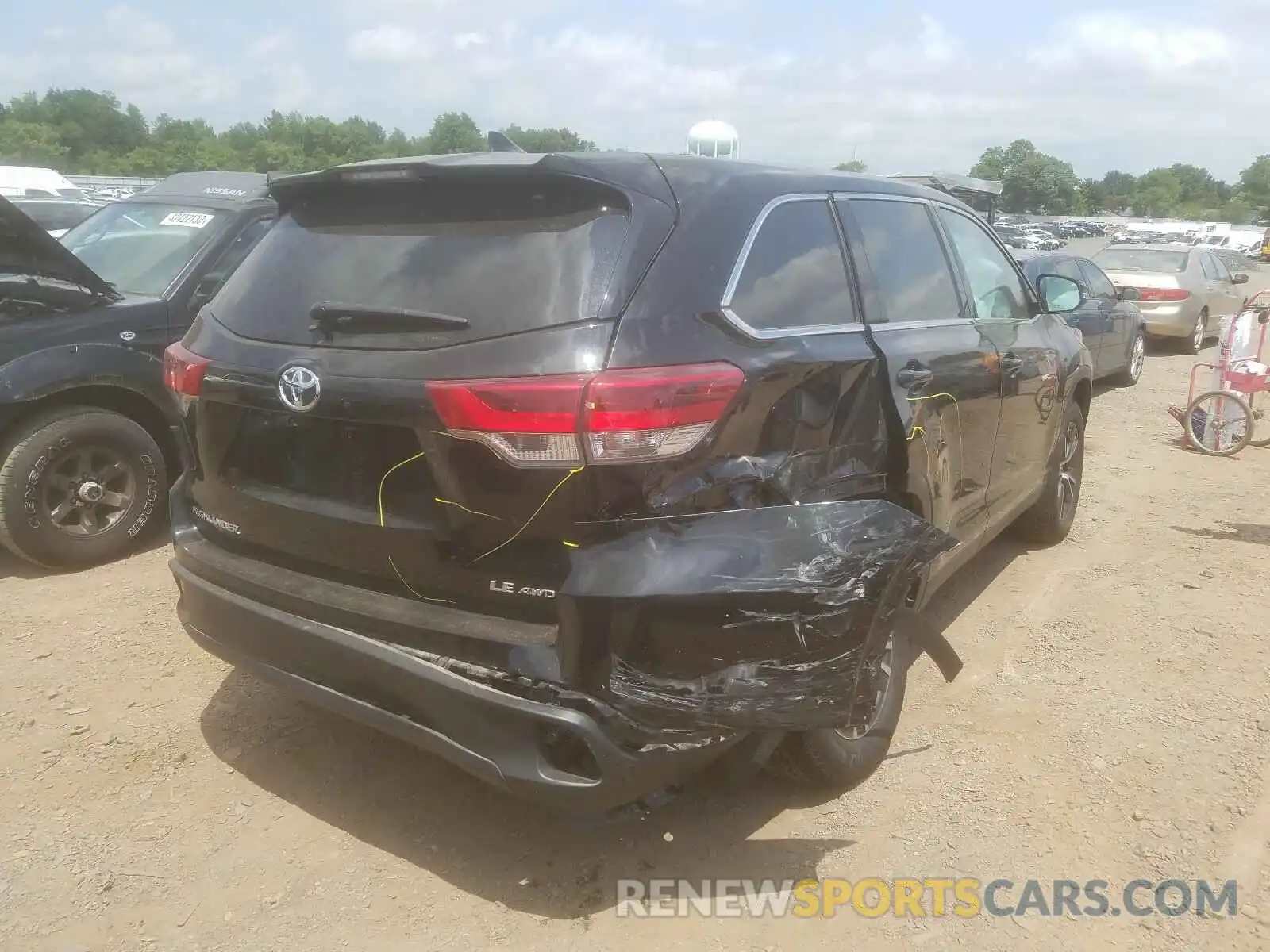 4 Photograph of a damaged car 5TDBZRFH4KS954895 TOYOTA HIGHLANDER 2019