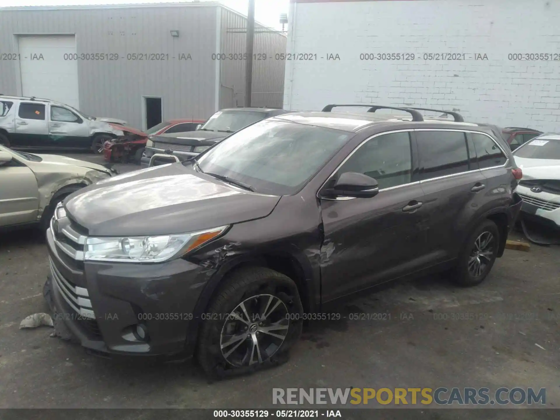 2 Photograph of a damaged car 5TDBZRFH4KS956808 TOYOTA HIGHLANDER 2019