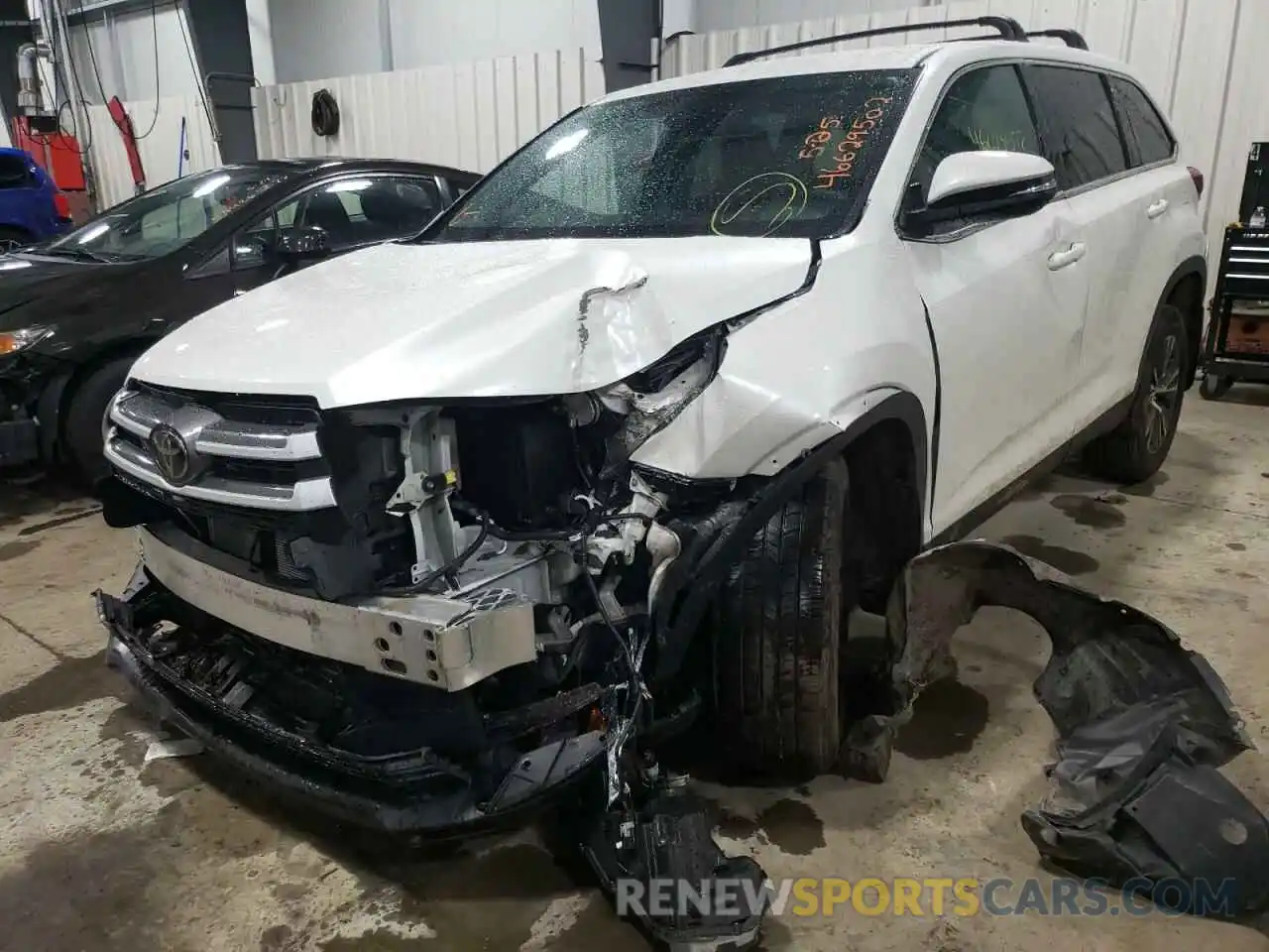 2 Photograph of a damaged car 5TDBZRFH4KS956887 TOYOTA HIGHLANDER 2019