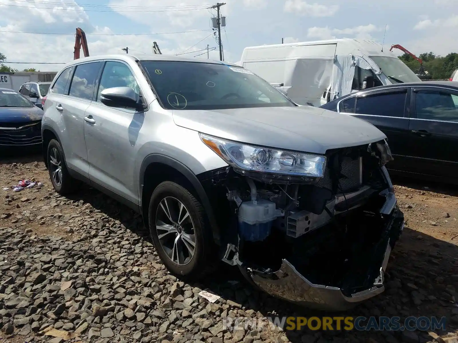 1 Photograph of a damaged car 5TDBZRFH4KS964116 TOYOTA HIGHLANDER 2019