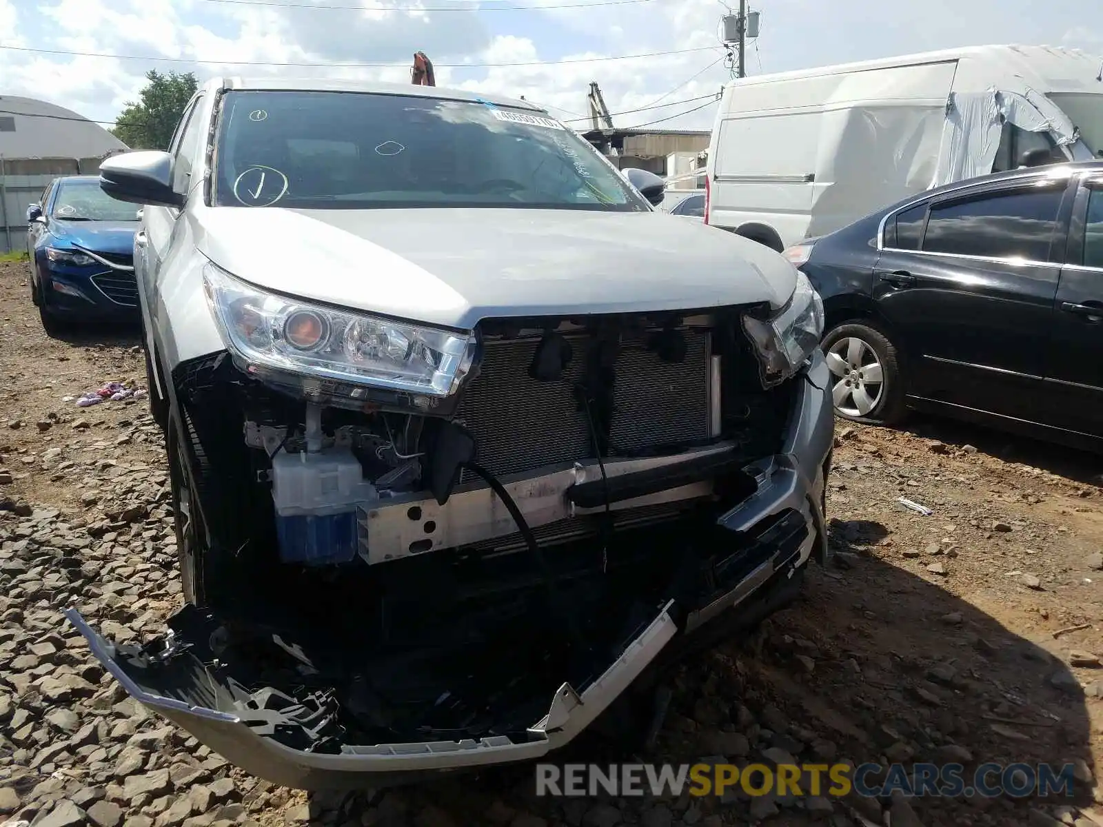 9 Photograph of a damaged car 5TDBZRFH4KS964116 TOYOTA HIGHLANDER 2019