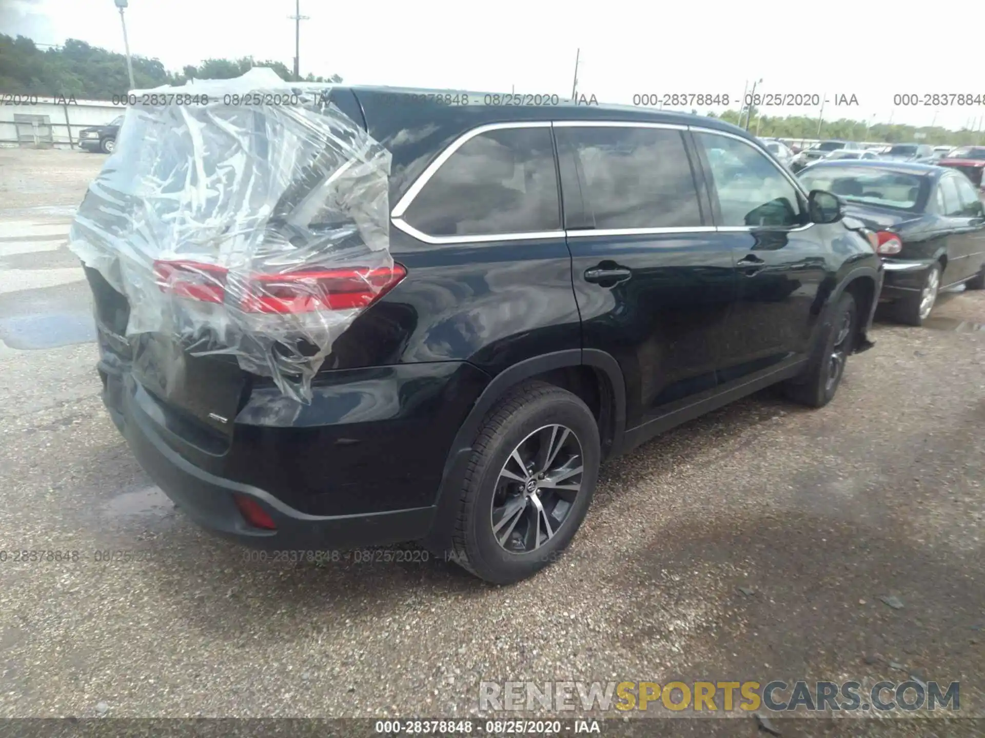 4 Photograph of a damaged car 5TDBZRFH4KS964312 TOYOTA HIGHLANDER 2019