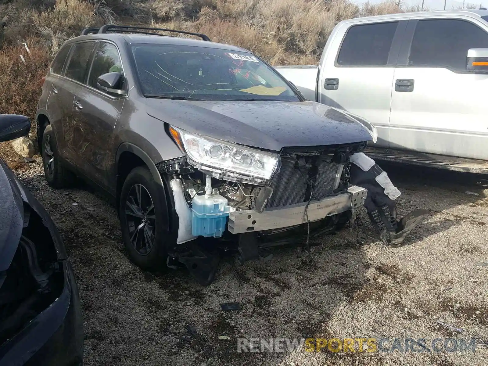 1 Photograph of a damaged car 5TDBZRFH4KS968246 TOYOTA HIGHLANDER 2019