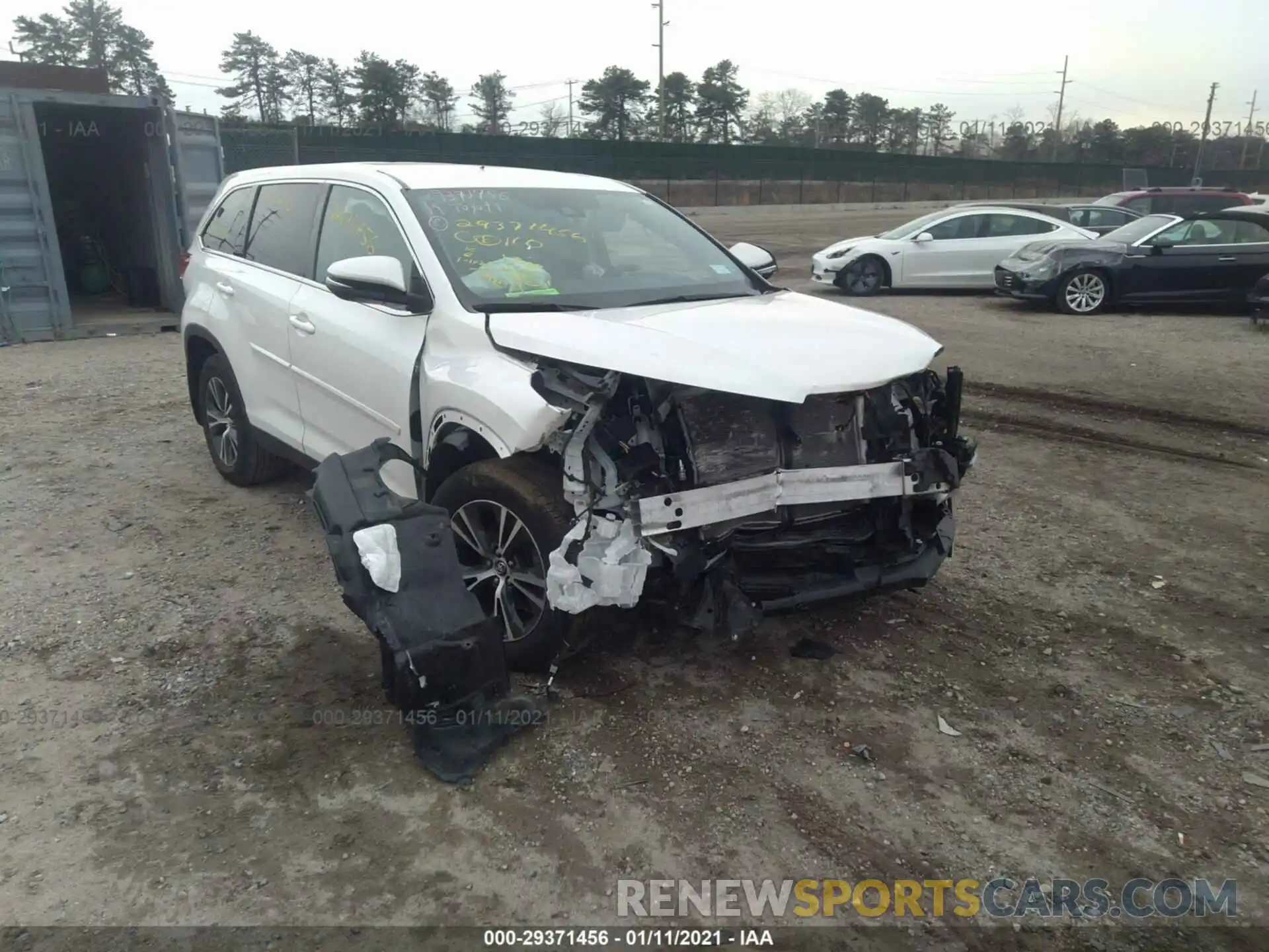 1 Photograph of a damaged car 5TDBZRFH4KS976413 TOYOTA HIGHLANDER 2019