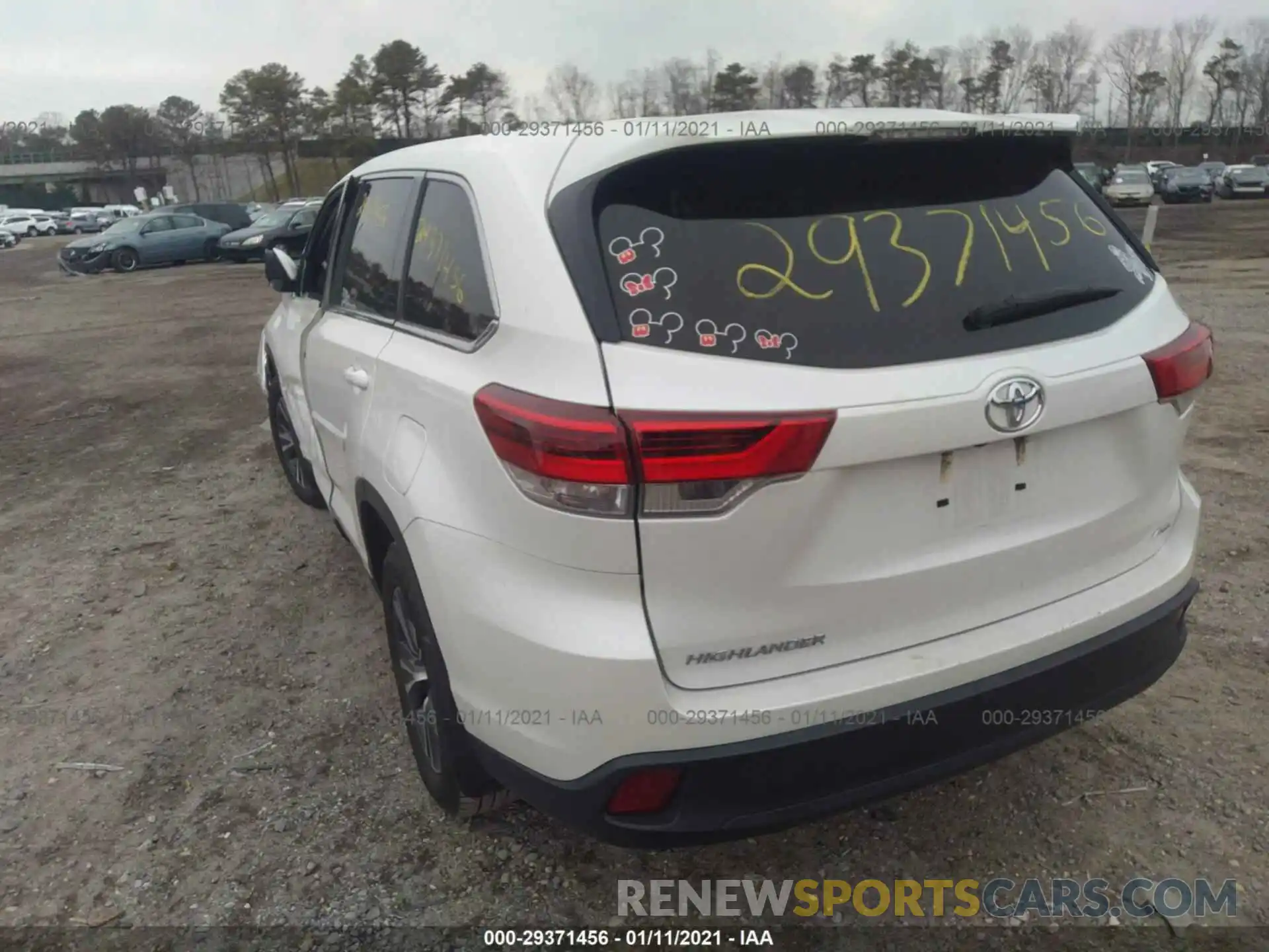 3 Photograph of a damaged car 5TDBZRFH4KS976413 TOYOTA HIGHLANDER 2019