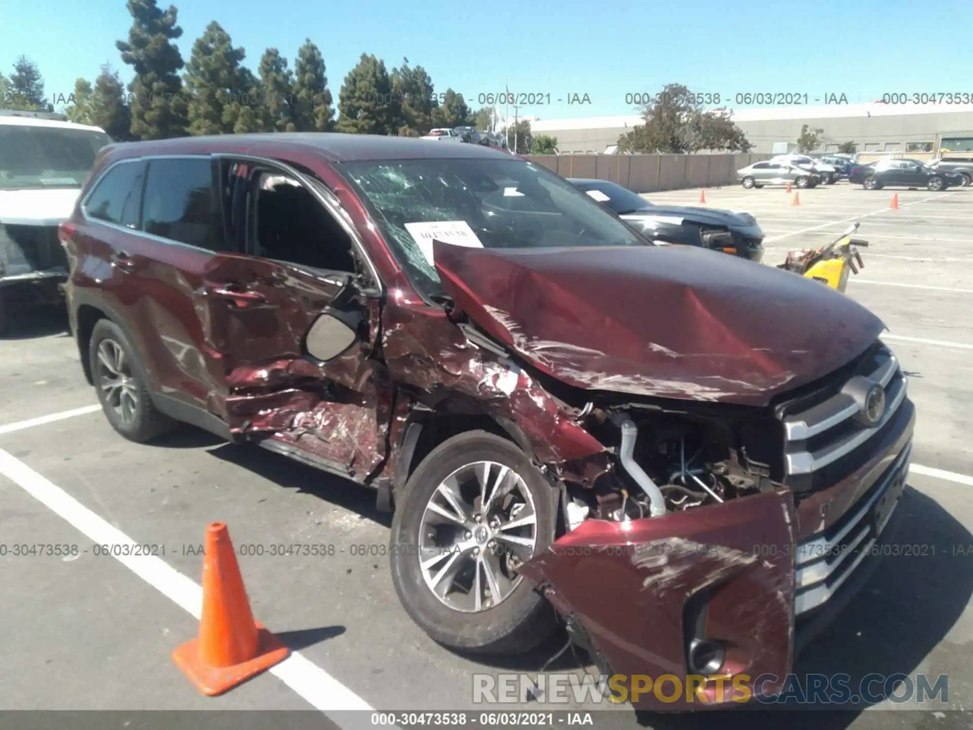 1 Photograph of a damaged car 5TDBZRFH4KS977125 TOYOTA HIGHLANDER 2019