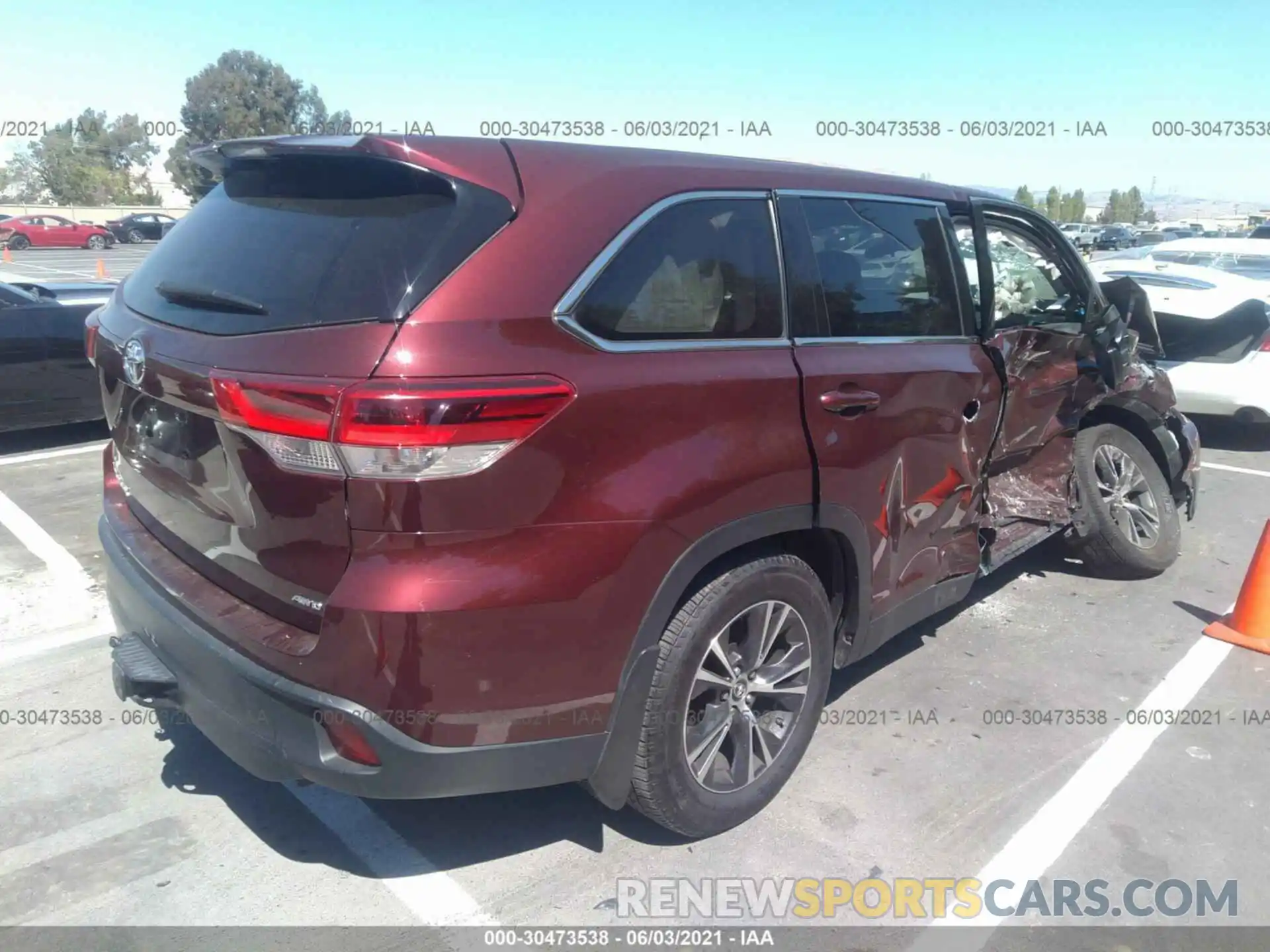 4 Photograph of a damaged car 5TDBZRFH4KS977125 TOYOTA HIGHLANDER 2019