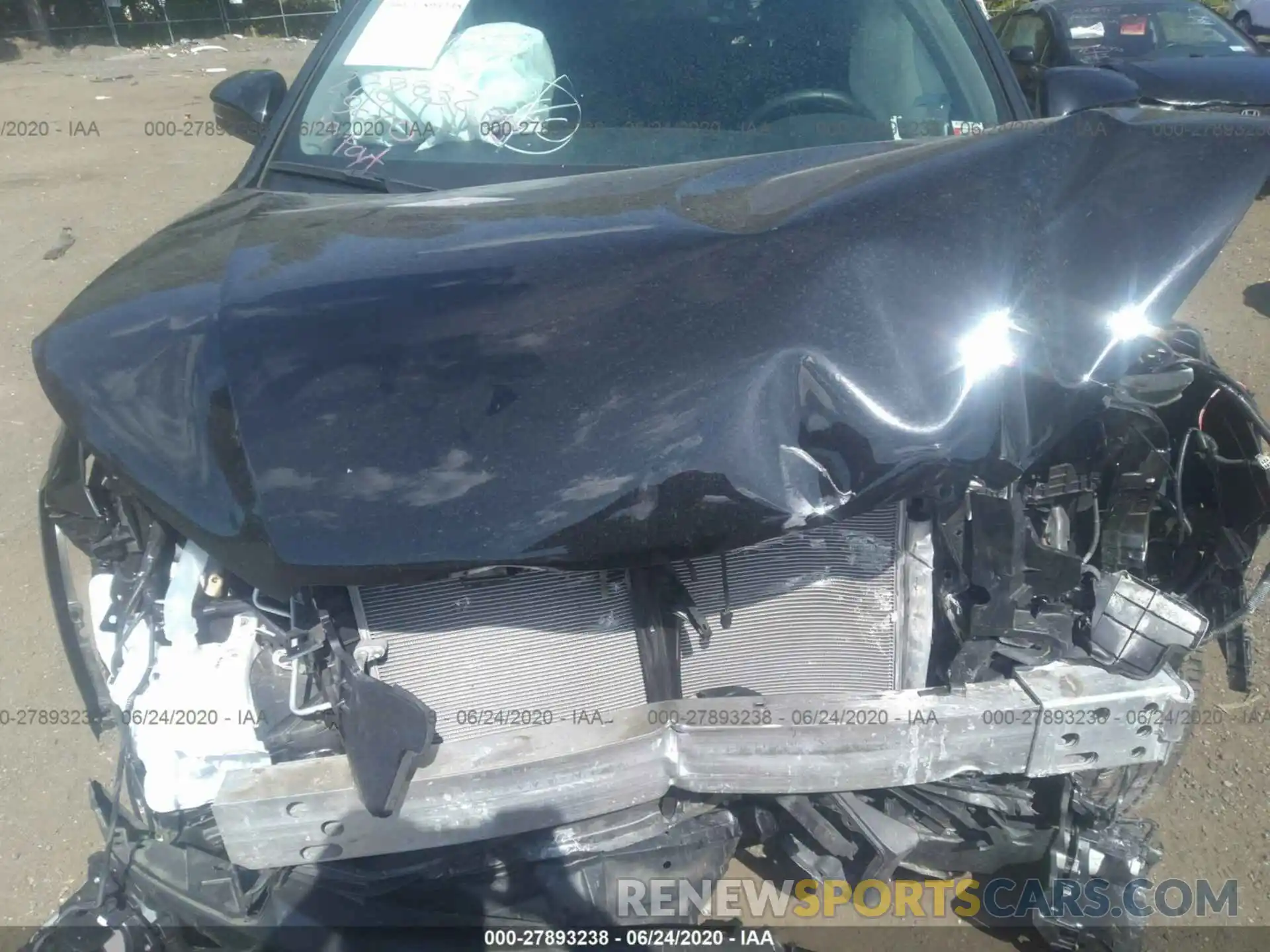 10 Photograph of a damaged car 5TDBZRFH4KS982356 TOYOTA HIGHLANDER 2019