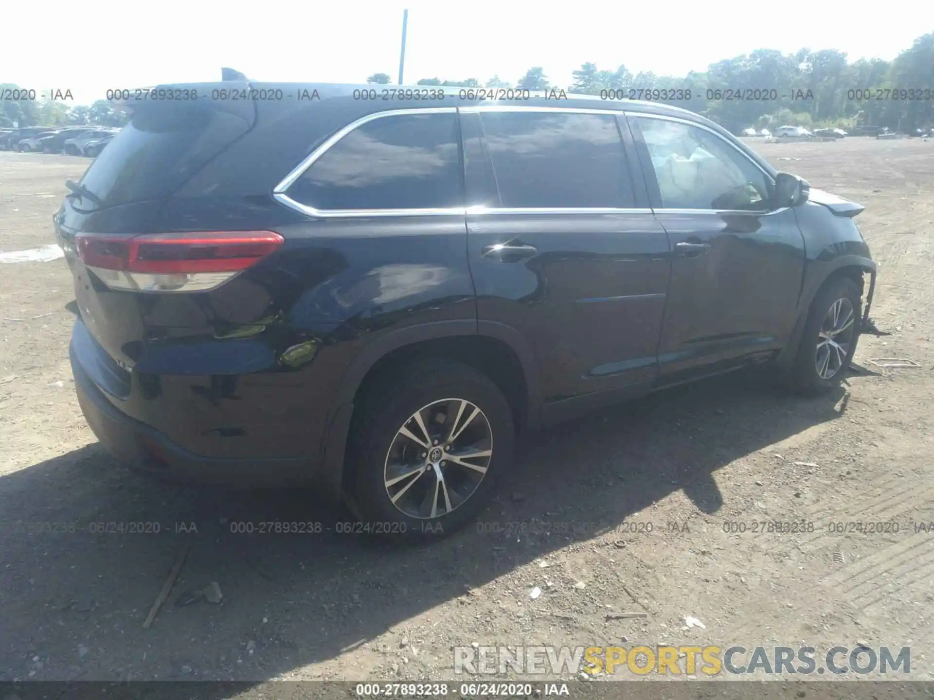 4 Photograph of a damaged car 5TDBZRFH4KS982356 TOYOTA HIGHLANDER 2019