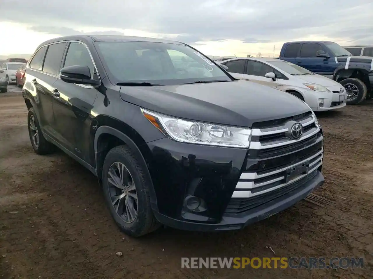 1 Photograph of a damaged car 5TDBZRFH4KS983300 TOYOTA HIGHLANDER 2019