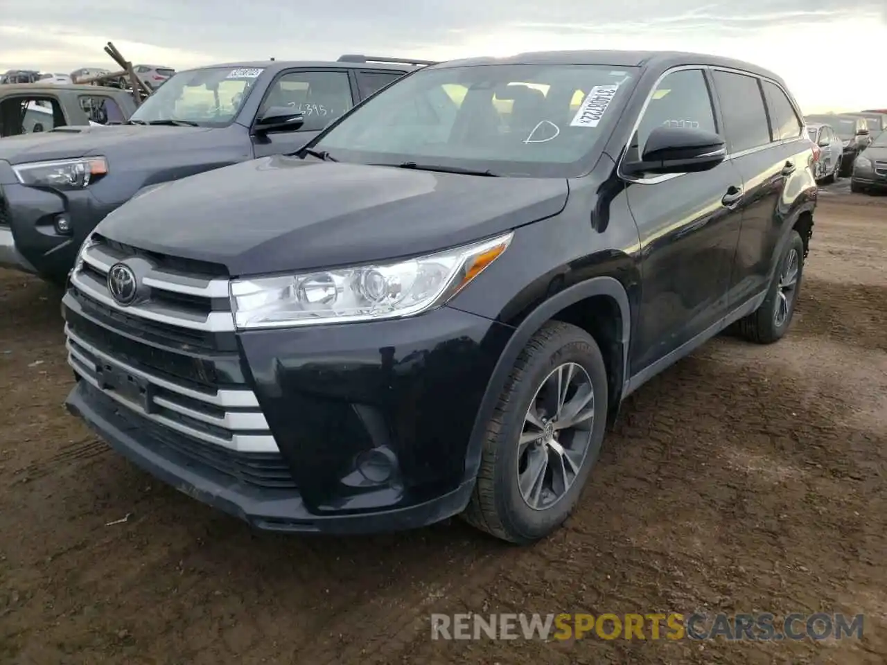 2 Photograph of a damaged car 5TDBZRFH4KS983300 TOYOTA HIGHLANDER 2019