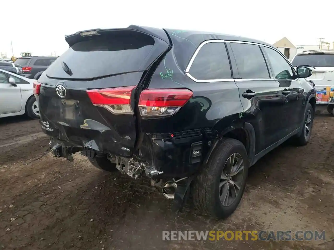 4 Photograph of a damaged car 5TDBZRFH4KS983300 TOYOTA HIGHLANDER 2019