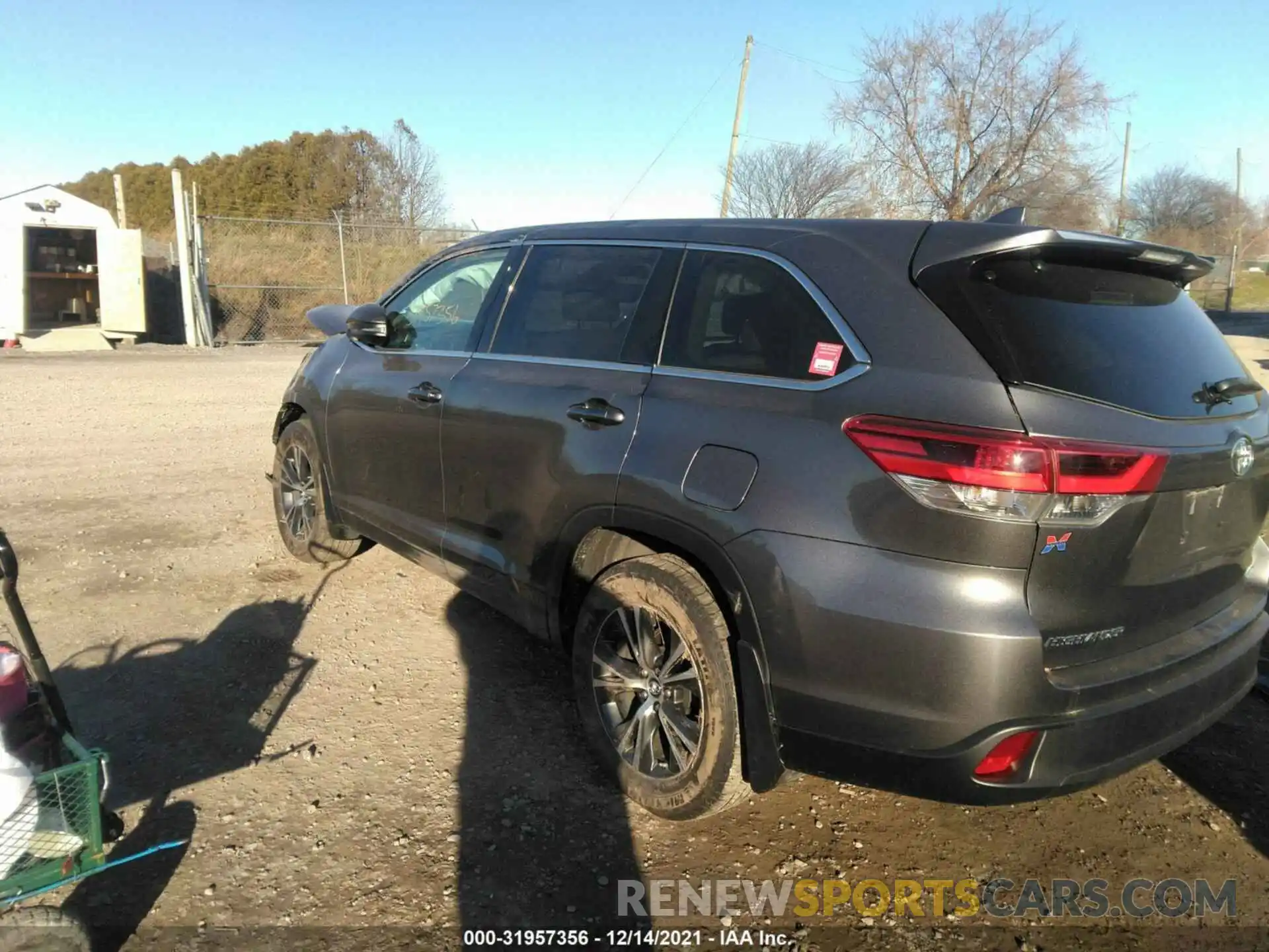 3 Photograph of a damaged car 5TDBZRFH4KS986004 TOYOTA HIGHLANDER 2019