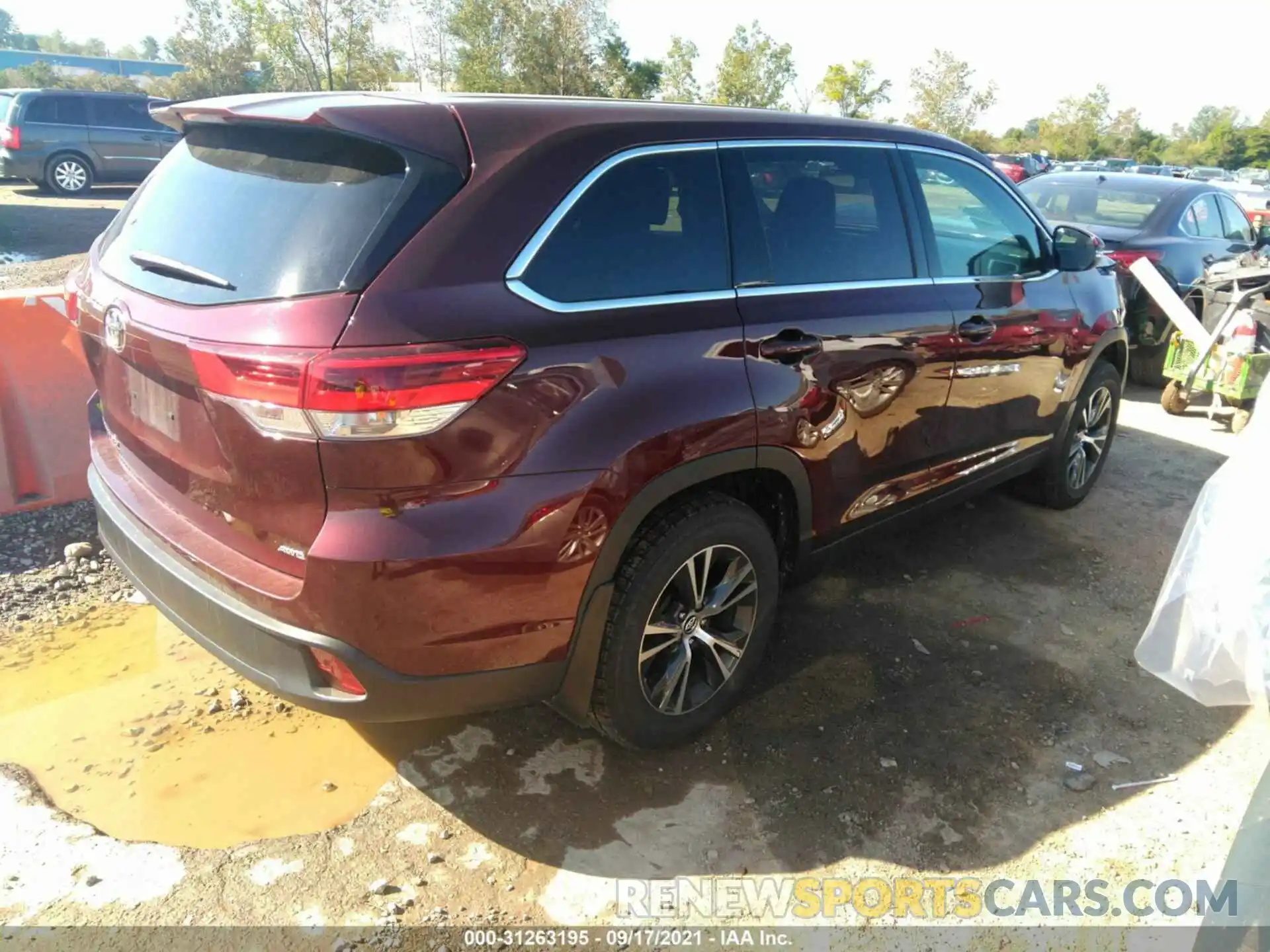 4 Photograph of a damaged car 5TDBZRFH4KS987279 TOYOTA HIGHLANDER 2019