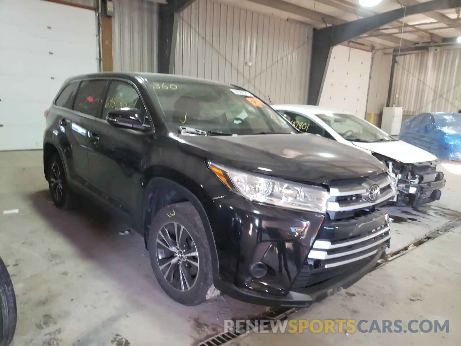 1 Photograph of a damaged car 5TDBZRFH4KS989078 TOYOTA HIGHLANDER 2019