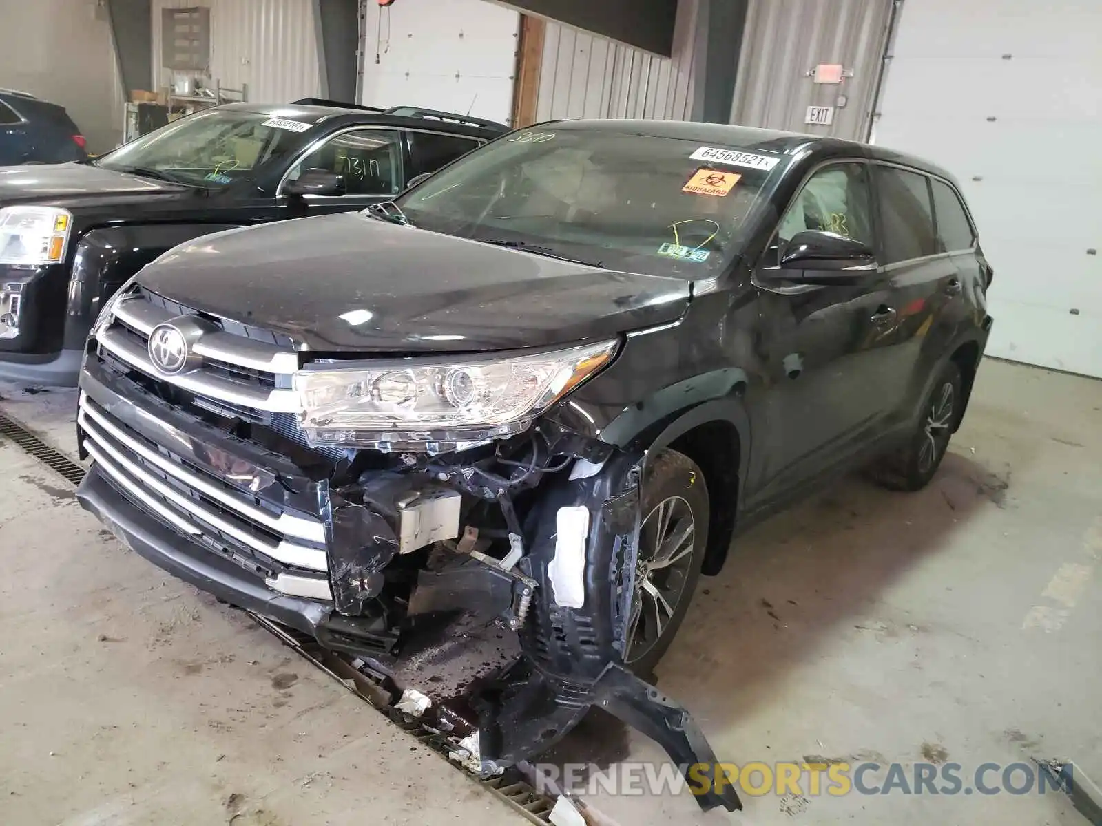 2 Photograph of a damaged car 5TDBZRFH4KS989078 TOYOTA HIGHLANDER 2019