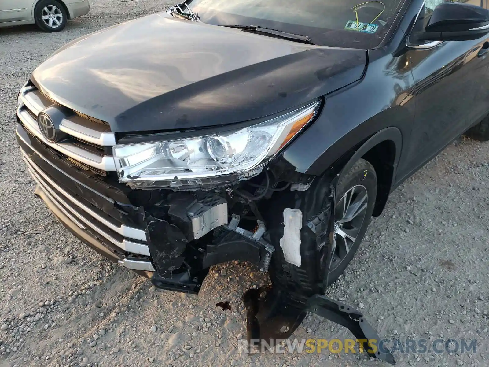 9 Photograph of a damaged car 5TDBZRFH4KS989078 TOYOTA HIGHLANDER 2019