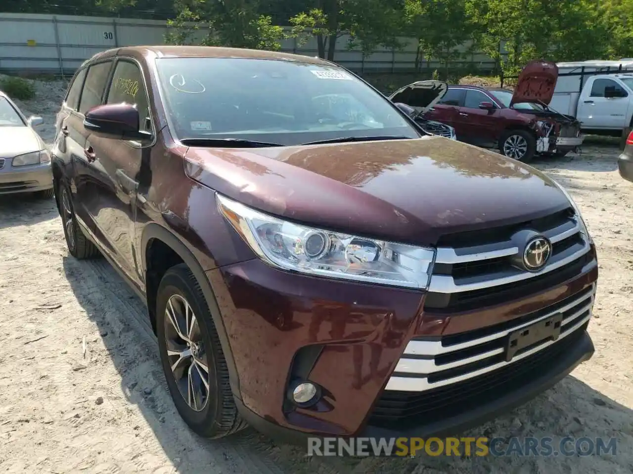 1 Photograph of a damaged car 5TDBZRFH4KS990201 TOYOTA HIGHLANDER 2019