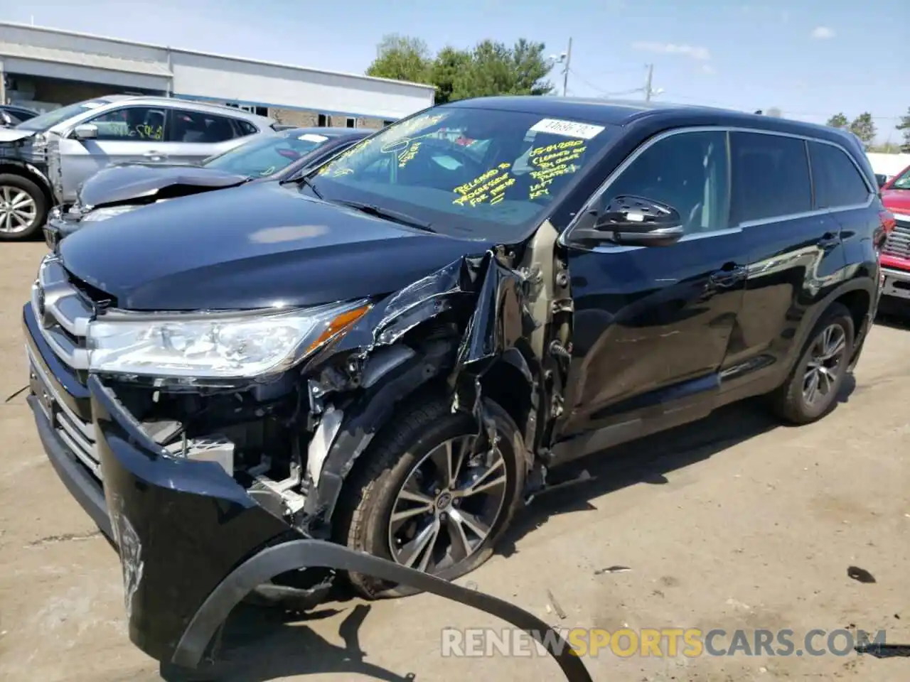 2 Photograph of a damaged car 5TDBZRFH4KS992739 TOYOTA HIGHLANDER 2019