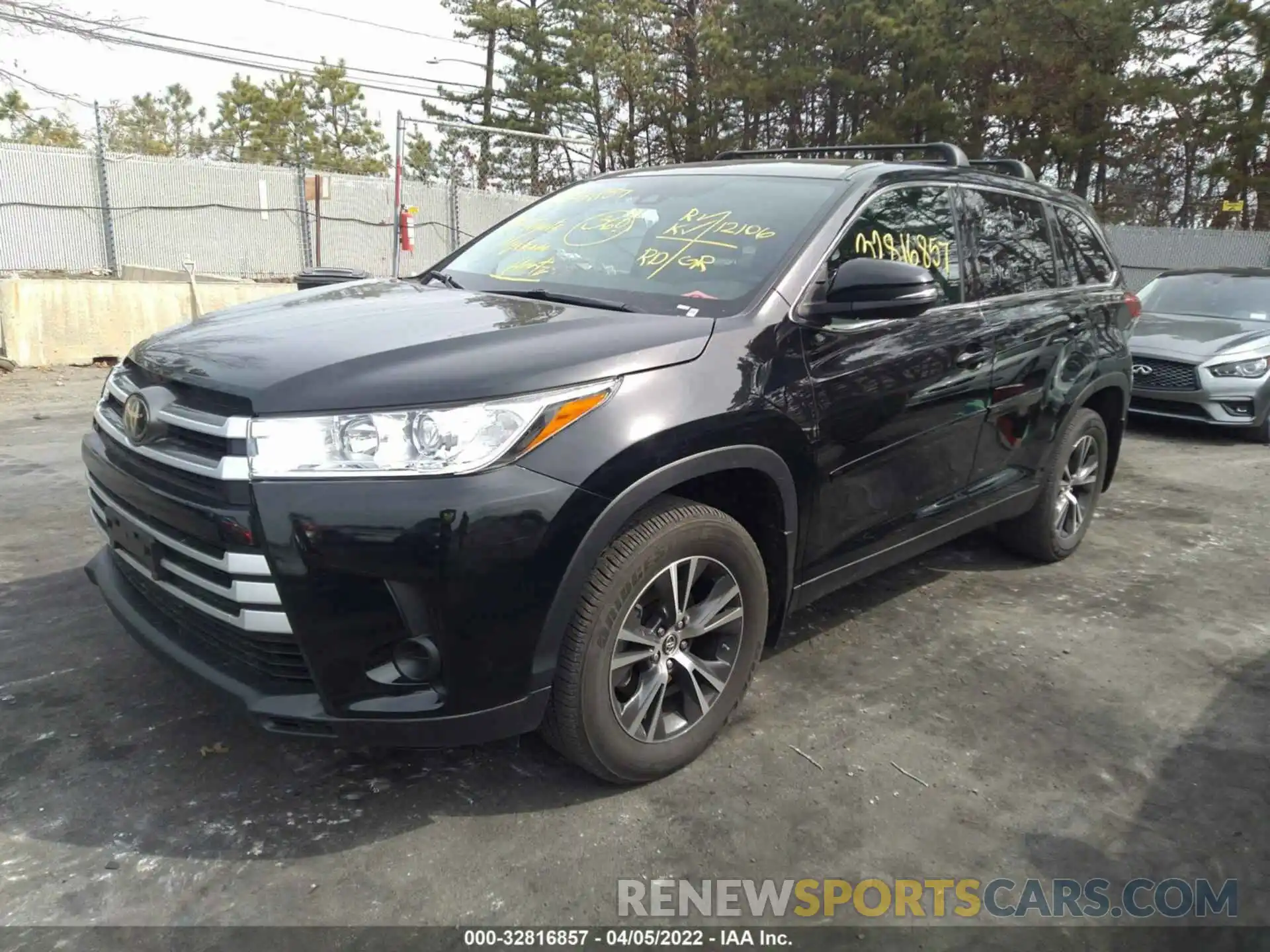 2 Photograph of a damaged car 5TDBZRFH4KS996578 TOYOTA HIGHLANDER 2019