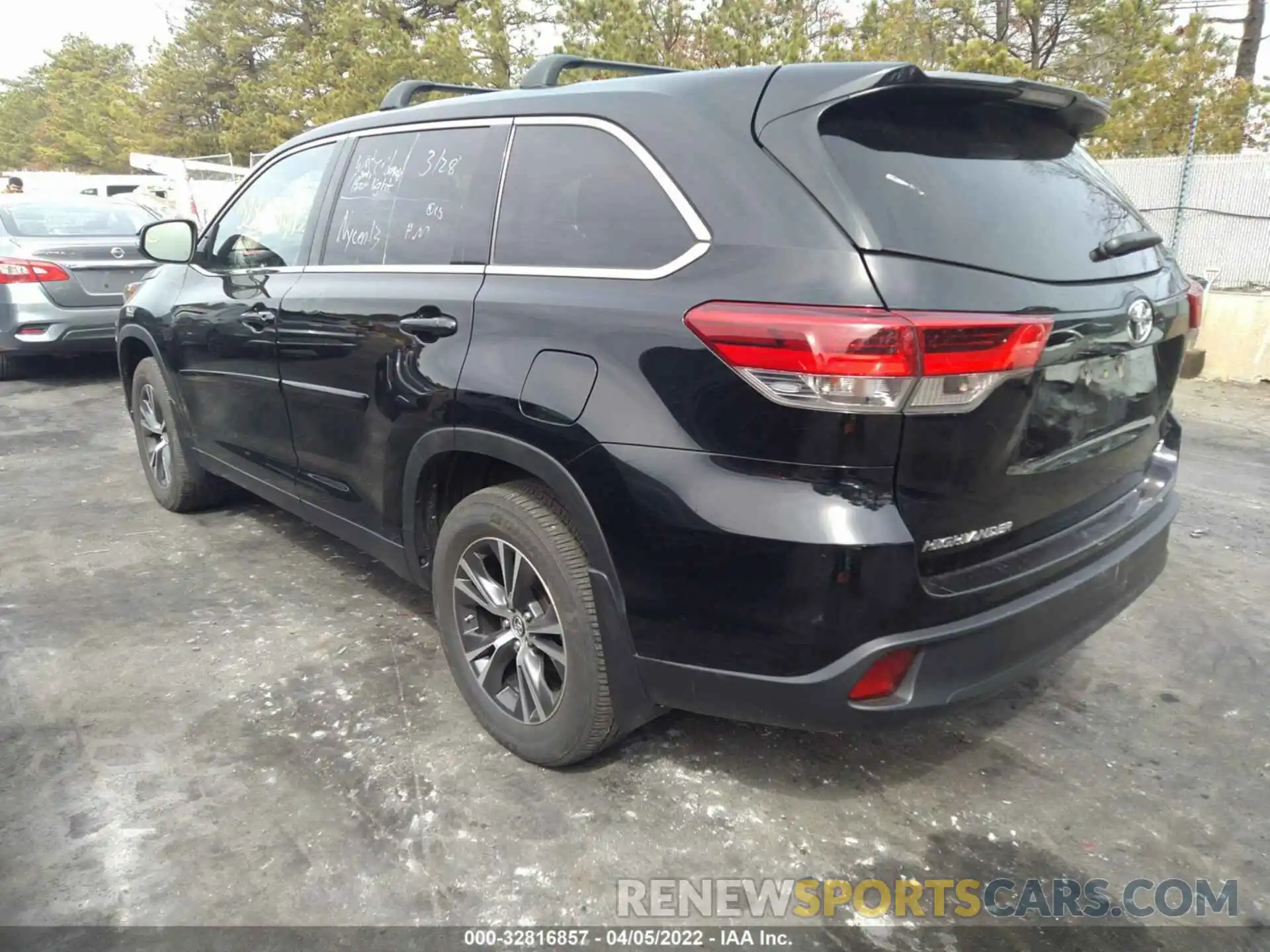 3 Photograph of a damaged car 5TDBZRFH4KS996578 TOYOTA HIGHLANDER 2019