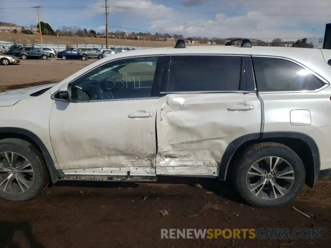 9 Photograph of a damaged car 5TDBZRFH5KS702430 TOYOTA HIGHLANDER 2019